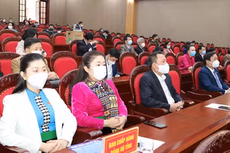 Các đại biểu tham dự lễ gặp mặt kỷ niệm 92 năm thành lập Đảng Công sản Việt Nam.