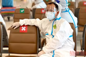 Du khách tại khu vực chờ của sân bay quốc tế Suvarnabhumi, Bangkok, Thái Lan. (Ảnh: Tuấn Anh)