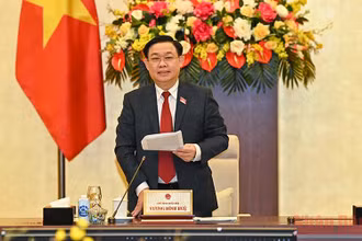 Chủ tịch Quốc hội Vương Đình Huệ phát biểu khai mạc phiên họp. (Ảnh: Duy Linh)
