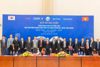 Các đại biểu dự lễ ký kết tại điểm cầu Bình Dương.