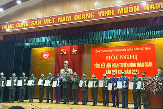 Các tác giả đạt giải thưởng tại Liên hoan truyền hình toàn quân lần thứ XIII năm 2021.
