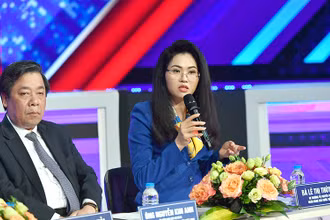 Bà Lê Thị Thúy Sen phát biểu tại cuộc họp báo.