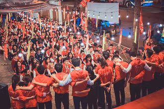 Các thành viên chủ chốt Ban Tổ chức chuẩn bị ra quân triển khai Ngày hội “Tất niên hồng” năm 2021.