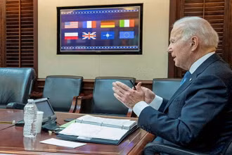 Tổng thống Mỹ Joe Biden họp trực tuyến với các nhà lãnh đạo châu Âu về tình hình Ukraine. (Nguồn: Atalayar)