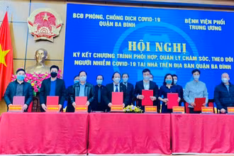 Bệnh viện Phổi Trung ương ký kết hợp tác với các phường thuộc quận Ba Đình.
