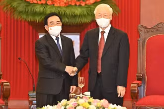 Tổng Bí thư Nguyễn Phú Trọng tiếp Thủ tướng Chính phủ nước Cộng hòa Dân chủ Nhân dân Lào Phankham Viphavanh. (Ảnh: ĐĂNG KHOA)