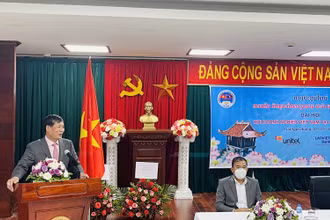 Tổng Lãnh sự Nguyễn Đăng Hùng khẳng định dành sự hỗ trợ cao nhất để Hội doanh nghiệp Việt Nam tại Bắc Lào nhanh chóng đi vào hoạt động hiệu quả. (Ảnh: Tổng Lãnh sự quán Việt Nam tại Luang Prabang)