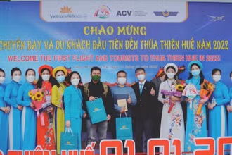 Đón khách đầu tiên năm 2022 ở Thừa Thiên Huế. (Ảnh: Vietnam Airlines)