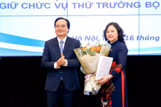 Bộ trưởng GD-ĐT Phùng Xuân Nhạ và Thứ trưởng GD-ĐT Ngô Thị Minh (Ảnh: Bộ GD-ĐT)