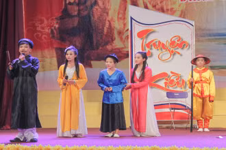 Học sinh Nghi Xuân biểu diễn trò Kiều. 