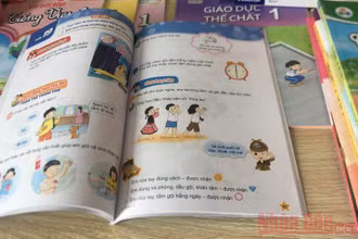 SGK lớp 1 theo Chương trình giáo dục phổ thông mới đang được sử dụng từ năm học 2020-2021 (Ảnh: ĐỨC DUY)