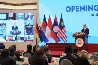 Phát biểu khai mạc trên cương vị Chủ tịch ASEAN 2020, Thủ tướng Nguyễn Xuân Phúc nhấn mạnh, trong những thập kỷ qua, hợp tác Nghị viện AIPA luôn có vai trò quan trọng, phối hợp cùng chính phủ các quốc gia thành viên ASEAN củng cố và duy trì môi trường hòa bình, an ninh, ổn định; hợp tác và phát triển; tăng cường gắn bó giữa người dân các quốc gia ở khu vực…