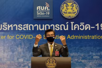 Tiến sĩ Taweesilp Visanuyothin - Phát ngôn viên của Trung tâm Quản lý tình hình Covid-19 Thái Lan. (Ảnh: Bangkok Post)