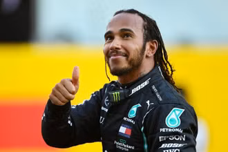 Lewis Hamilton giành chiến thắng thứ 90 trong sự nghiệp và áp sát kỷ lục của huyền thoại Michael Schumacher. (Ảnh: F1)