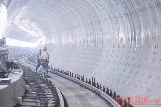 Hình ảnh dự kiến của ga ngầm sau khi được khoan, lắp vỏ hầm và lắp đường ray chạy tàu.