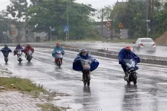 Hôm nay vùng núi phía bắc có mưa to, đề phòng xảy ra lốc, sét và gió giật mạnh. (Ảnh minh họa).