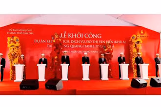Các đại biểu ấn nút khỏi công dự án.