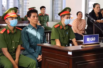 Bị cáo Phạm Thanh Liêm bị tuyên phạt 20 năm tù về tội “Lừa đảo chiếm đoạt tài sản”, “Làm giả con dấu, tài liệu của cơ quan, tổ chức; sử dụng con dấu, tài liệu giả của cơ quan, tổ chức”.