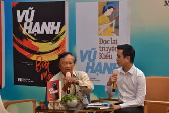 Nhà văn Vũ Hạnh trong buổi giao lưu sáng 26-9