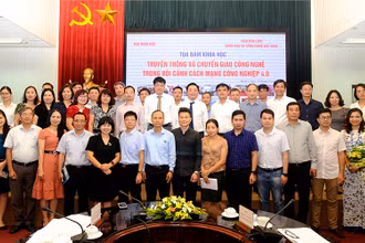 Các đại biểu dự Tọa đàm khoa học “Truyền thông và chuyển giao công nghệ trong bối cảnh cách mạng công nghiệp 4.0”. Ảnh: ĐĂNG KHOA