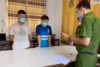 Các đối tượng liên quan vụ án tại cơ quan điều tra.