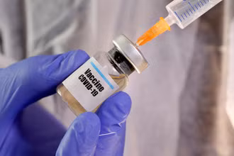 Từ ngày 4-9, người dân Moscow (LB Nga) có thể đăng ký tham gia chương trình thử nghiệm tiêm vaccine ngừa Covid-19. Ảnh: Reuters