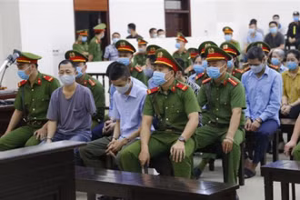 Các bị cáo tại phiên tòa.