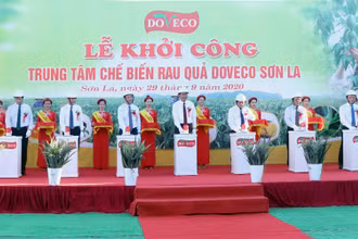 Nghi thức ấn nút, khởi công xây dựng nhà máy.