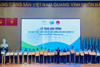 Tập đoàn Novaland tiếp sức chắp cánh ước mơ cho học sinh hiếu học