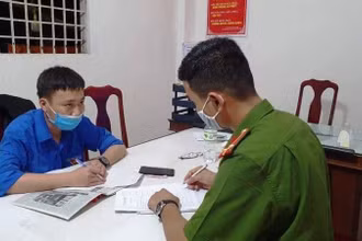 Đối tượng Trần Phước An tại cơ quan công an. (Ảnh cơ quan công an cung cấp)