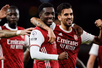 Các cầu thủ Arsenal lại được hưởng niềm vui chiến thắng.