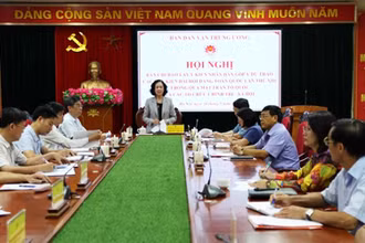 Đồng chí Trương Thị Mai, Ủy viên Bộ Chính trị, Bí thư T.Ư Đảng, Trưởng Ban Dân vận T.Ư, Trưởng Ban Chỉ đạo chủ trì Hội nghị. (Ảnh: QĐND)