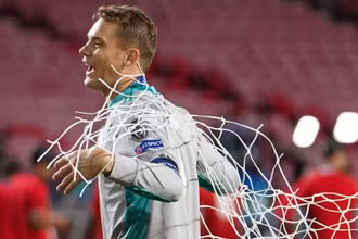 Bây giờ, gọi Manuel Neuer là thủ môn vĩ đại nhất được chưa?