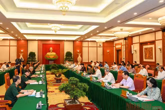 Tập thể Bộ Chính trị làm việc với Thường vụ Quân ủy Trung ương, sáng 12-9. (Ảnh: DUY LINH)