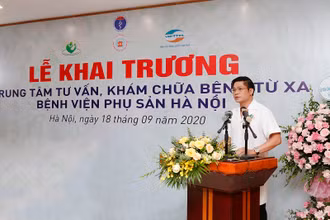 PGS, TS Nguyễn Duy Ánh, Giám đốc Bệnh viện Phụ sản Hà Nội phát biểu tại lễ khai trương.