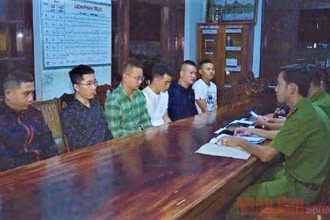 Các đối tượng hoạt động ‘tín dụng đen” tại cơ quan công an.