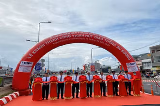 Lãnh đạo UBND TP Hồ Chí Minh và các sở, ngành tham dự Lễ khánh thành toàn bộ công trình nút giao thông An Sương.