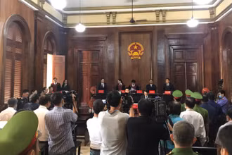 Báo chí tác nghiệp tại phiên xét xử Nguyễn Thành Tài và các đồng phạm.