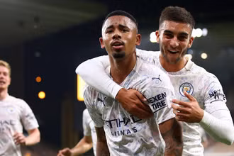 Jesus (giữa) ấn định chiến thắng 3-1 cho Man City.