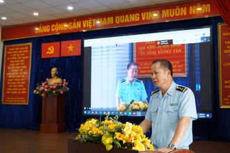 Ông Đinh Ngọc Thắng – Cục trưởng Hải quan TP Hồ Chí Minh phát biểu tại cuộc họp.