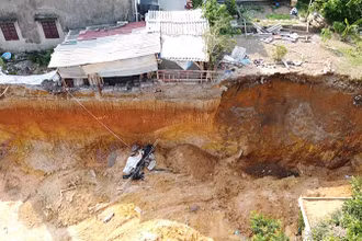 Hiện trường vụ sập ta-luy khiến bốn người tử vong.