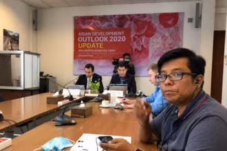 ADB tại Campuchia họp báo ngày 23-9. (Ảnh: Fresh News)