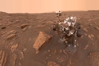 Tàu tự hành Curiosity Rover của NASA chụp ảnh tự sướng trên sao Hỏa vào tháng 6-2018. Ảnh: NASA.