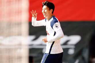 Son Heung-Min rực sáng, ghi bốn bàn thắng cho Tottenham.