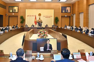 Chủ tịch Quốc hội Vương Đình Huệ phát biểu tại phiên họp (Ảnh: DUY LINH)