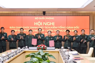 Thượng tướng Vũ Hải Sản, Thứ trưởng Quốc phòng, chủ trì Lễ bàn giao chức danh và nhiệm vụ Chủ tịch, Tổng Giám đốc Tập đoàn Viettel.