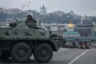 Lực lượng vũ trang Ukraine tại trung tâm thủ đô Kiev. (Nguồn: Reuters)