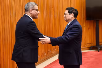 Thủ tướng Phạm Minh Chính tiếp ông Alok Kumar Sharma, Bộ trưởng Chính phủ Anh, Chủ tịch Hội nghị lần thứ 26 các Bên tham gia Công ước khung của Liên hợp quốc về biến đổi khí hậu (COP26).