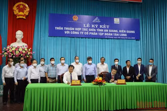 Quang cảnh buổi ký kết.