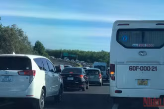 Ùn tắc trên tuyến cao tốc TP Hồ Chí Minh-Long Thành-Dầu Giây, đoạn qua địa phận tỉnh Đồng Nai.